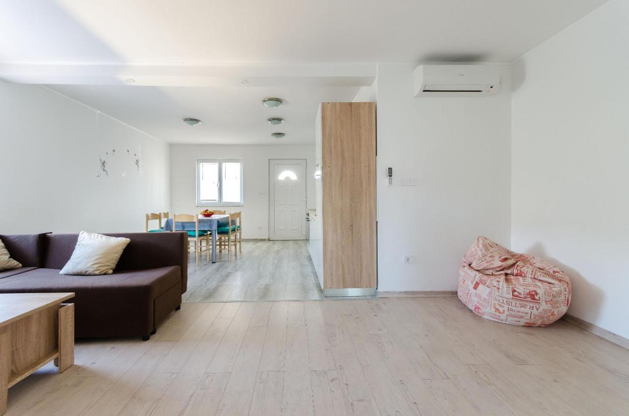 Apartments Ester Lopar Exterior foto